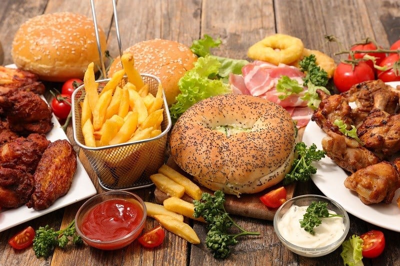 Có một số loại thực phẩm có thể đẩy nhanh quá trình lão hóa của cơ thể.