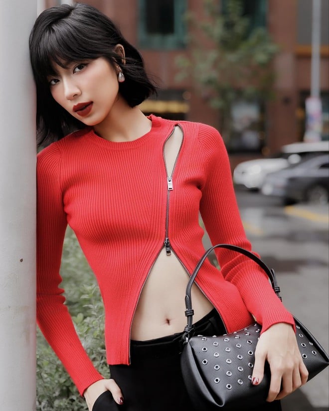 Tóc ngắn mái thưa là sự lựa chọn lý tưởng cho những ai yêu thích tóc đen tự nhiên và không muốn nhuộm màu.