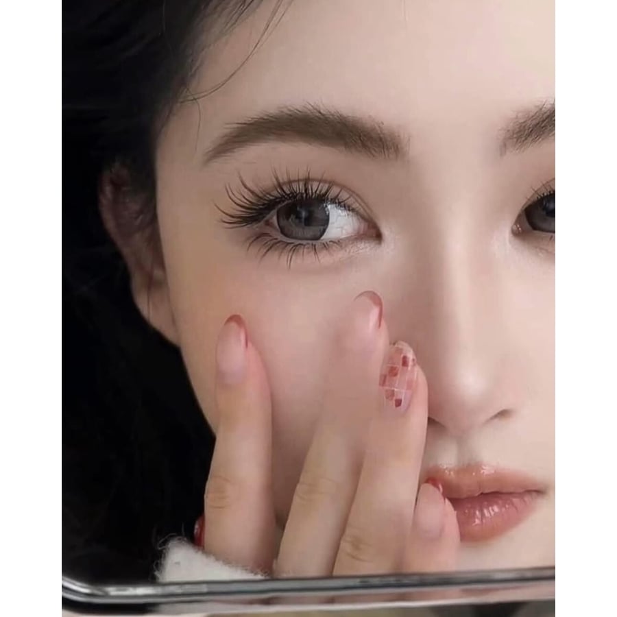 Nếu xuất hiện dấu hiệu kích ứng như đỏ, ngứa, rát, bạn nên cân nhắc tìm loại keo hợp