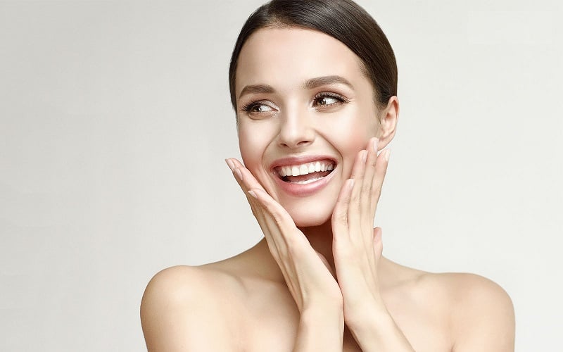 Các sản phẩm chứa BHA, AHA hoặc Retinol có thể hỗ trợ làm sáng da, giảm mụn và cải thiện kết cấu da.