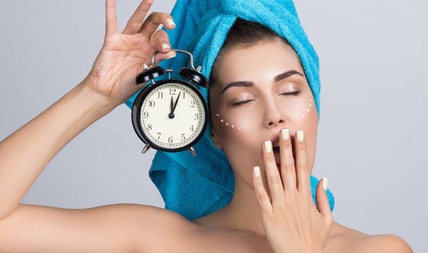 Hãy đảm bảo bạn đã tẩy trang, rửa mặt sạch, sử dụng toner, serum và kem dưỡng phù hợp