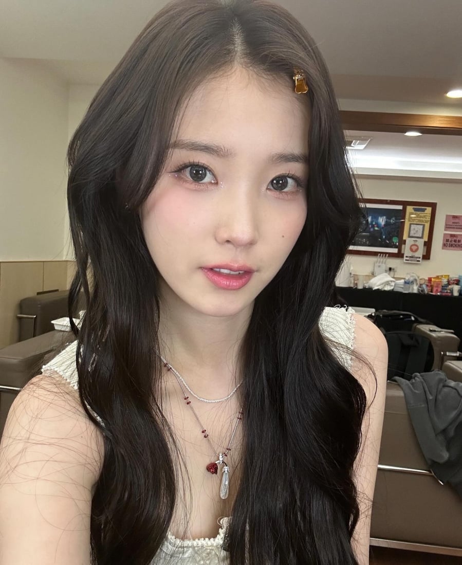 Bí quyết của IU là lựa chọn sản phẩm gội và xả phù hợp với từng mùa và tình trạng tóc