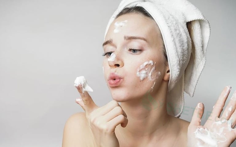 Hãy làm sạch tay với xà phòng để đảm bảo da không bị ảnh hưởng bởi vi khuẩn từ tay.