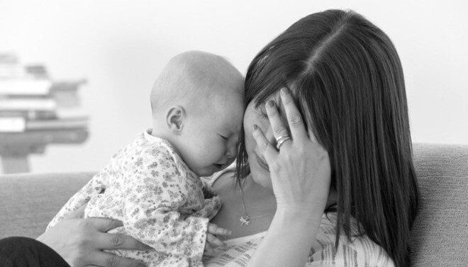 Mẹ căng thẳng stress vì bé ăn ngủ lộn xộn