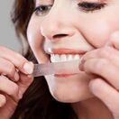 Hướng dẫn sử dụng miếng dán răng 3d crest white đúng cách và hiệu quả nhất.