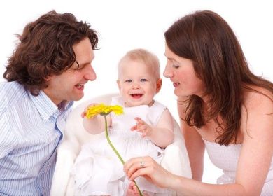 Giúp mẹ xử lý bất đồng với mọi người trong việc nuôi dậy con