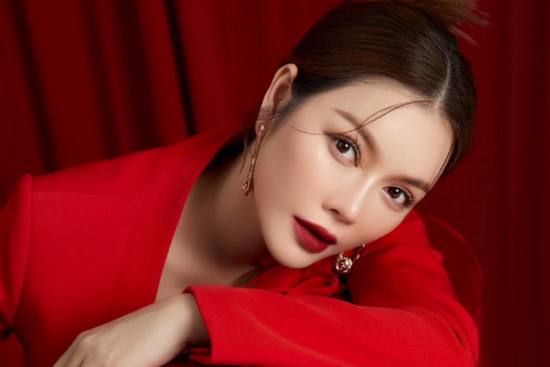 Lý Nhã Kỳ được trao hoa cưới, tiết lộ mong mỏi ngày kết hôn