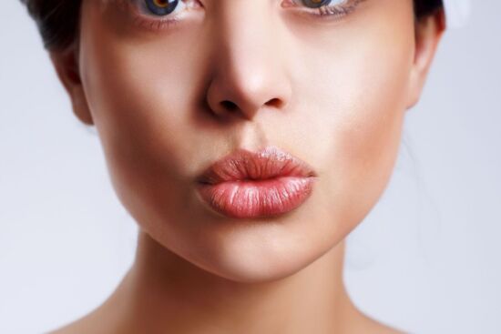 Chớ chủ quan, môi hay bị khô không chỉ do thời tiết mà là dấu hiệu nhiều bệnh, kiểm tra ngay