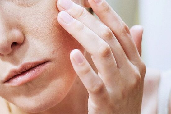 4 sai lầm khiến da khô mốc nứt nẻ ngày hanh khô mà nhiều chị em hay mắc phải