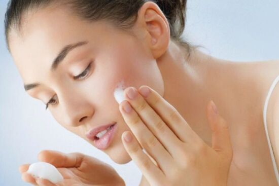 5 điều cần lưu ý khi sử dụng kem dưỡng da giúp giải quyết tình trạng sạm đen