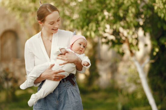 Cách đưa con ra ngoài chơi khi nuôi con theo phương pháp Easy