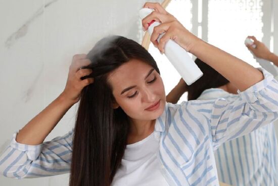 Dùng phấn rôm cho tóc có tóc có tốt như lời đồn? Có thể thay thế dầu dưỡng hay không?