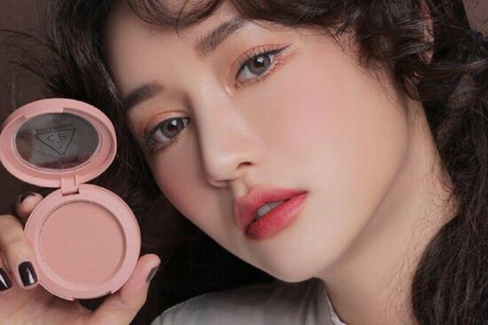 Mẹo đánh má hồng giúp chị em rạng rỡ ngày lạnh lại giúp nâng tầm vẻ trẻ xinh cho nhan sắc