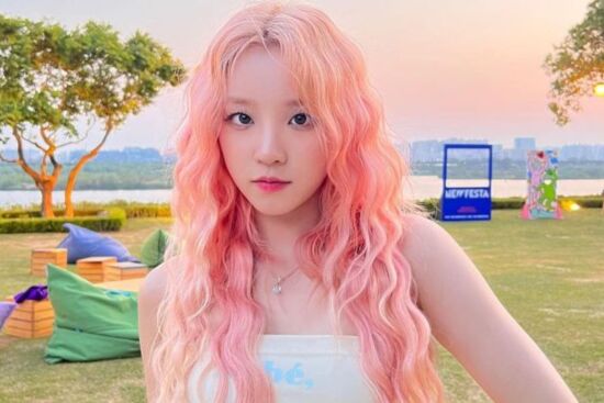 Diện tóc màu đào bắt trend năm 2024 cùng các idol Hàn Quốc