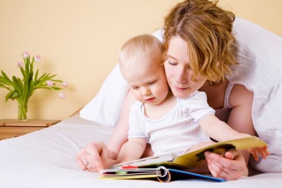 Đọc sách – Phương pháp giúp trẻ sơ sinh rèn luyện khả năng tập trung từ sớm