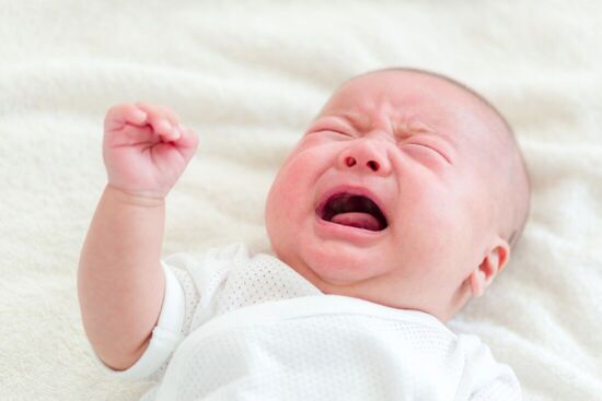 Để con được khóc (cách thực hiện nút chờ để luyện con tự ngủ thành công)