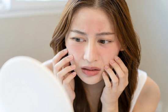 Da nhạy cảm, dễ tổn thương nên ghim ngay những lưu ý quan trọng này khi chọn mỹ phẩm