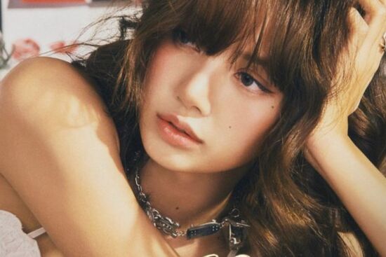 4 tips giúp bạn hóa “nàng thơ” ngọt ngào như Lisa (BLACKPINK) trong “Moonlit Floor”