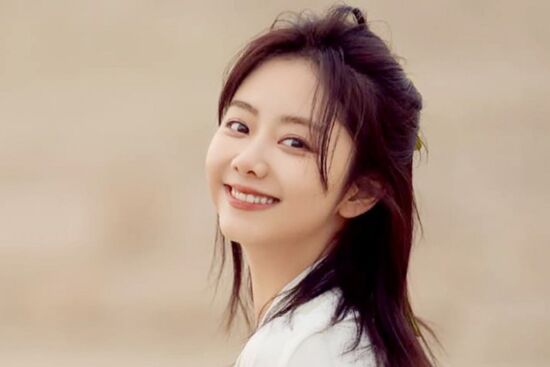 Nữ hoàng thanh xuân của Cbiz hơn 30 tuổi vẫn đóng vai nữ sinh, làn da căng mướt khiến ai cũng ghen tỵ