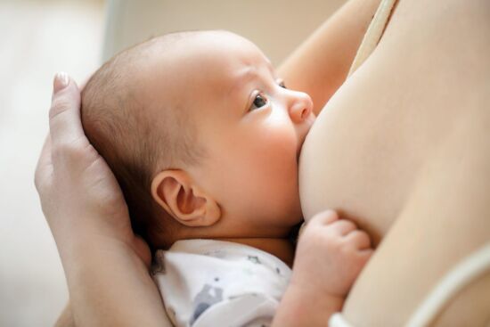 Lượng sữa cho trẻ sơ sinh bao nhiêu là đủ?
