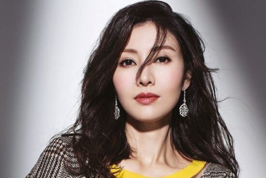 'Hoa hậu đẹp nhất Hong Kong' tăng cường collagen bằng loạt mẹo đơn giản sau, 54 tuổi da vẫn căng bóng