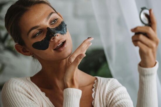 7 sai lầm phổ biến khi đắp mặt nạ có thể khiến da của bạn bị kích ứng, lão hóa nhanh