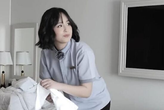 Hoa hậu Mai Phương Thúy đổi nghề làm nhân viên phục vụ khách sạn?