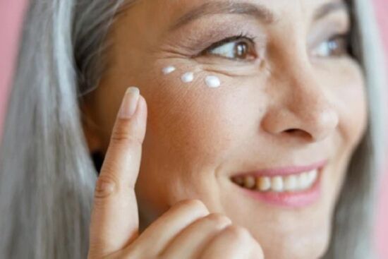 5 mẹo cơ bản ngừa nếp nhăn mắt giúp nàng luôn tươi trẻ, da căng mướt