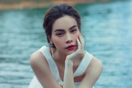 Hồ Ngọc Hà duy trì thói quen làm đẹp quen thuộc này ngay cả khi đi máy bay