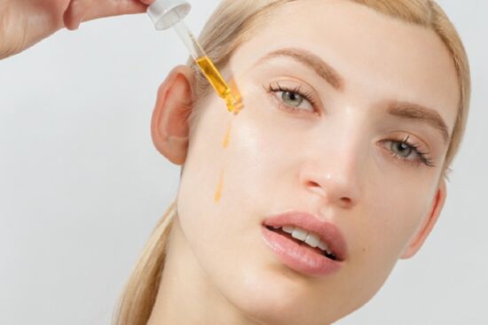 8 bài học xương máu khi dùng serum vitamin C giúp chống già cho làn da