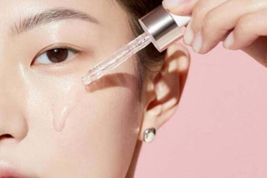 Muốn có làn da căng bóng, “ngậm nước”, tươi trẻ dài lâu, bạn không nên bỏ qua bước dưỡng ẩm da bằng serum