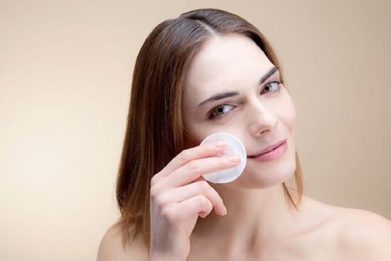 Bí quyết giúp nàng "sống chung" với da dầu những ngày Hè oi bức một cách nhẹ nhàng hơn