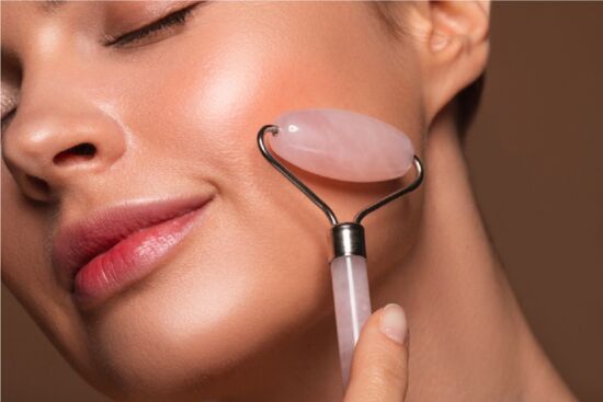 Bỏ túi cách massage mặt còn có thể “là phẳng” nếp nhăn trên trán, xóa bỏ vết chân chim