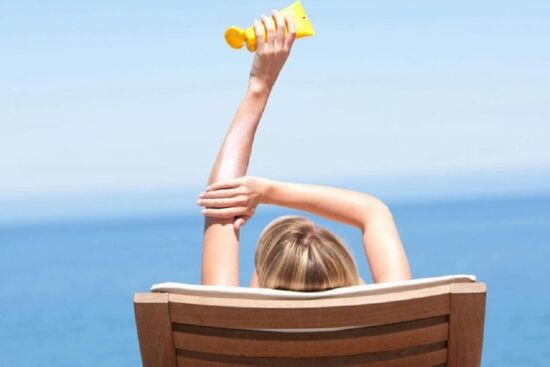 Mách nàng một số mẹo bảo vệ da khi đi biển và cách xử lý khi bị cháy nắng