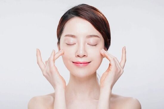 Loại "nước thần" giúp duy trì độ ẩm, làm se mịn lỗ chân lông và giúp da trắng sáng hơn