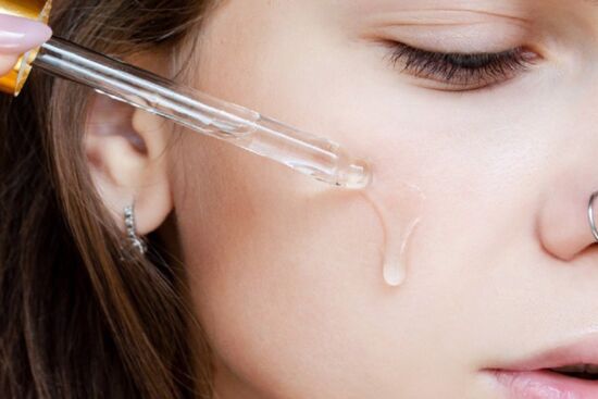 5 tình trạng da cần bổ sung serum vitamin C vào quy trình skincare để để da khỏe mạnh, mịn màng hơn