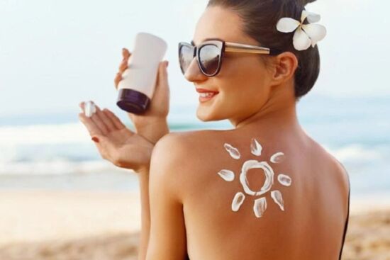 5 loại kem chống nắng nên tránh xa nếu không muốn da xuống cấp, bị tổn thương