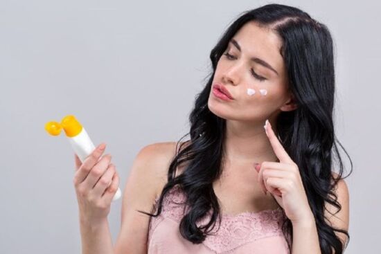 8 sai lầm cơ bản khi bôi kem chống nắng làm hại da và khiến da lão hóa không phanh