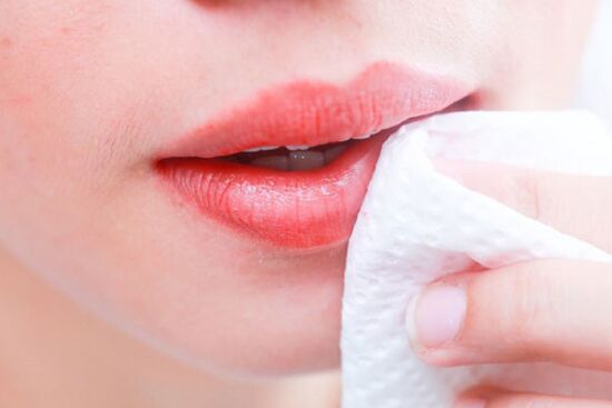 6 công thức làm mặt nạ dưỡng môi giúp môi rang rỡ, hồng hào hơn