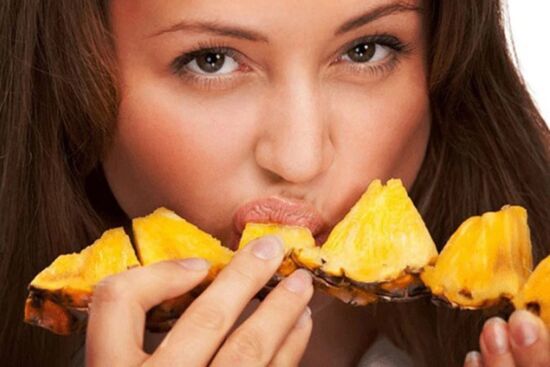 Mùa này nên ăn nhiều Dứa không chỉ bổ sung vitamin C, mà còn giúp trắng da, giảm rụng tóc