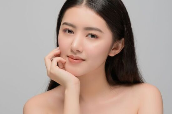 Chuyên gia da liễu mách bạn 8 cách giúp vùng da cổ săn chắc hơn