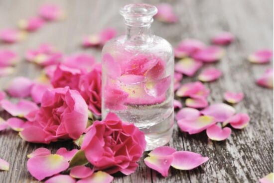 Tự làm nước hoa hồng tự nhiên và an toàn cho làn da của bạn