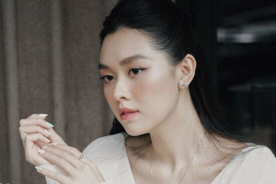 Á hậu Tường Sa sở hữu làn da căng bóng tươi sáng nhờ 6 bí quyết cơ bản này