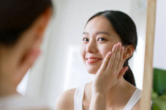 Bí quyết chăm sóc những vùng da dễ xuất hiện nếp nhăn ở tuổi U40