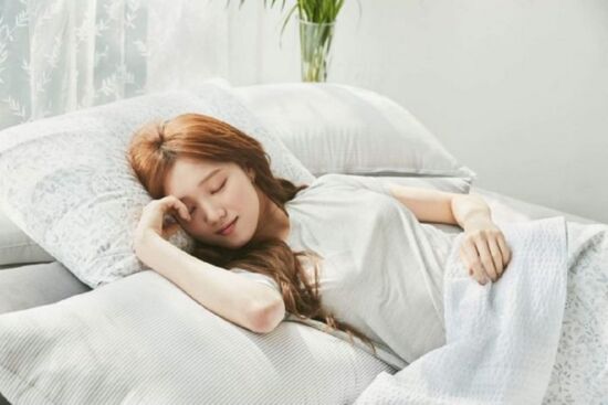 Mách nhỏ” cho nàng những bí quyết đơn giản để giữ nếp tóc xoăn ngay cả khi ngủ