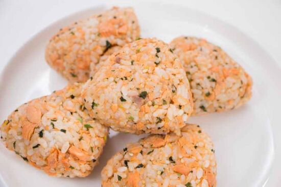 Cơm trộn cá hồi