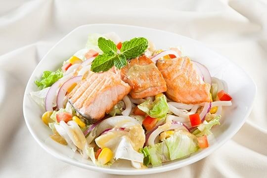 Udon cá thịt trắng và củ cải