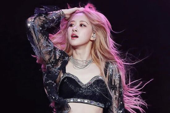 Bật mí 3 mẹo đơn giản giúp các idol Hàn giữ được lớp makeup lâu trôi và mái tóc bồng bềnh không bết dính