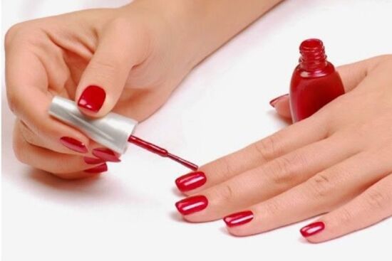 Tác hại khôn lường khi sơn móng tay thường xuyên, ai đang duy trì thói quen này nên bỏ ngay