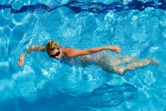 Khám phá lợi ích vượt trội của bơi lội trong hành trình giảm cân